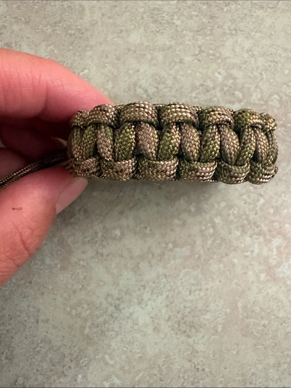 Men's Braided Paracord Bracelet in Olive Brown